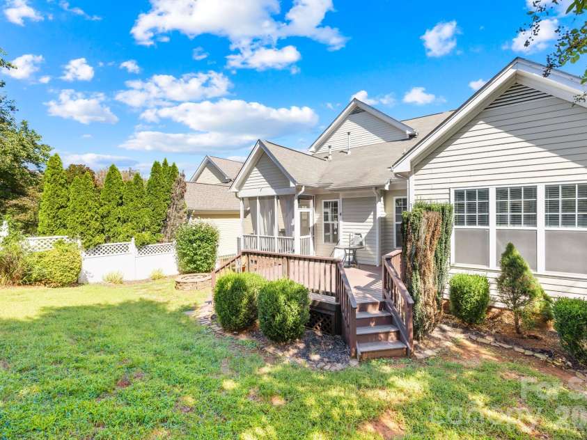 125 Water Oak Drive, Mooresville, NC 28117.  MLS# CAR4428333, YatesRealty ID 53436. 