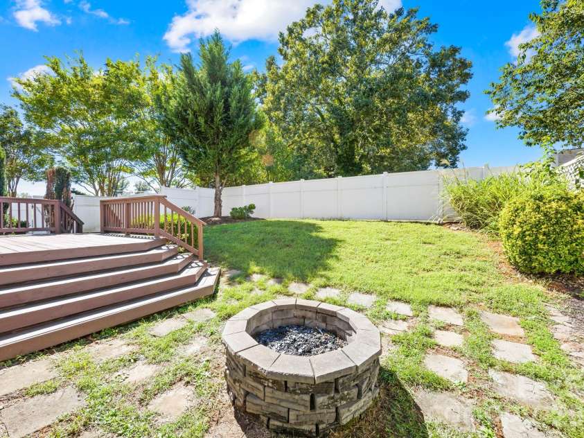 125 Water Oak Drive, Mooresville, NC 28117.  MLS# CAR4428333, YatesRealty ID 53436. 