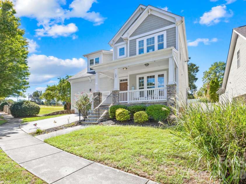125 Water Oak Drive, Mooresville, NC 28117.  MLS# CAR4428333, YatesRealty ID 53436. 
