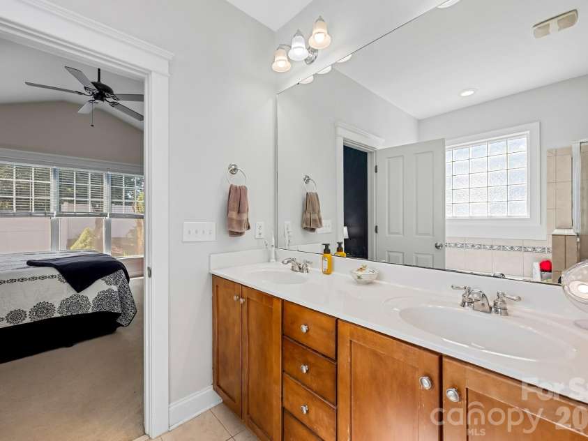 125 Water Oak Drive, Mooresville, NC 28117.  MLS# CAR4428333, YatesRealty ID 53436. Primary bathroom on main