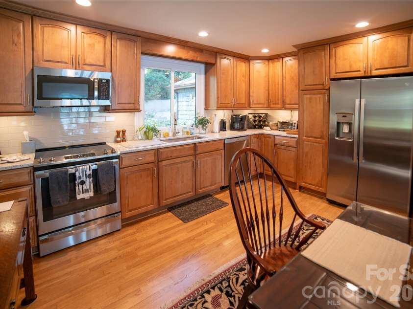 2231 Point Drive, Nebo, NC 28761.  MLS# CAR4428841, YatesRealty ID 53439. 