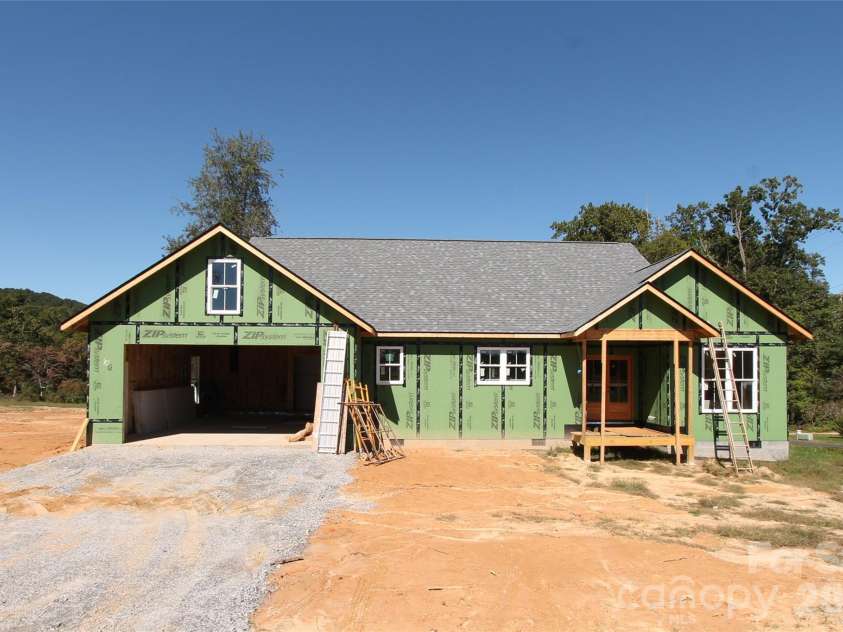 40 Whiskey River Run, Hendersonville, NC 28792.  MLS# CAR4429037, YatesRealty ID 53449. 