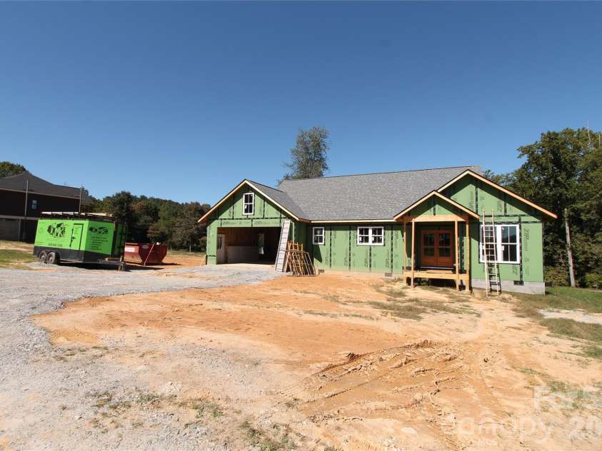 40 Whiskey River Run, Hendersonville, NC 28792.  MLS# CAR4429037, YatesRealty ID 53449. 