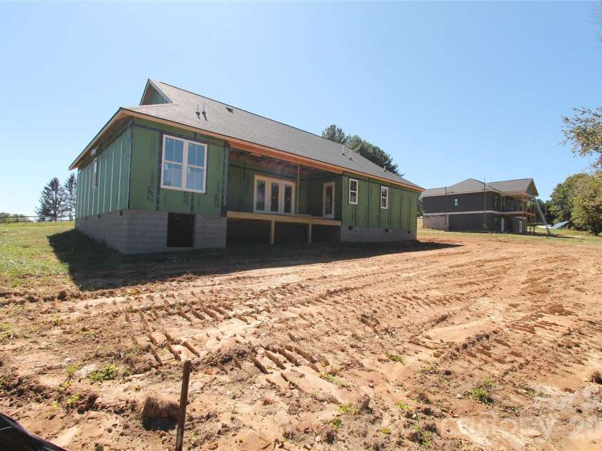 40 Whiskey River Run, Hendersonville, NC 28792.  MLS# CAR4429037, YatesRealty ID 53449. 