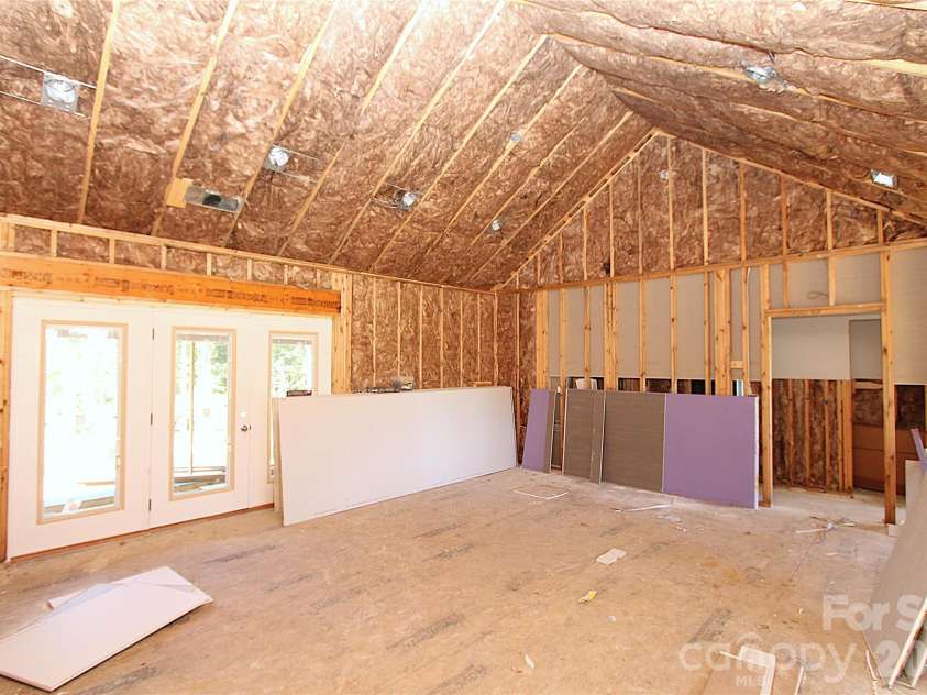 40 Whiskey River Run, Hendersonville, NC 28792.  MLS# CAR4429037, YatesRealty ID 53449. 
