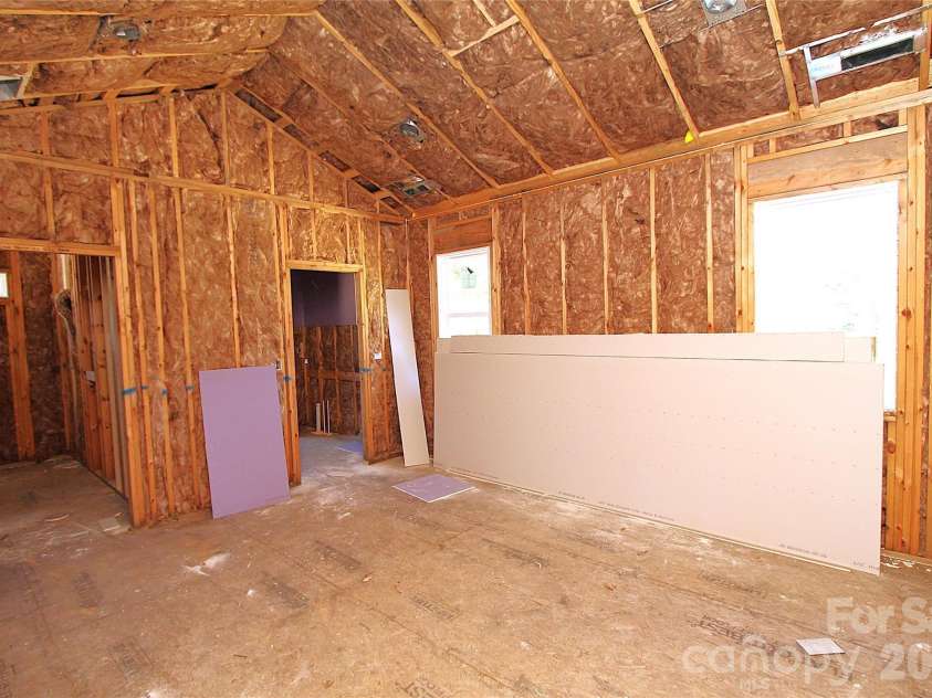 40 Whiskey River Run, Hendersonville, NC 28792.  MLS# CAR4429037, YatesRealty ID 53449. 