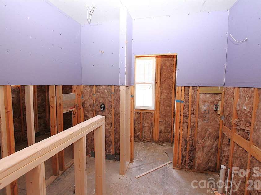 40 Whiskey River Run, Hendersonville, NC 28792.  MLS# CAR4429037, YatesRealty ID 53449. 