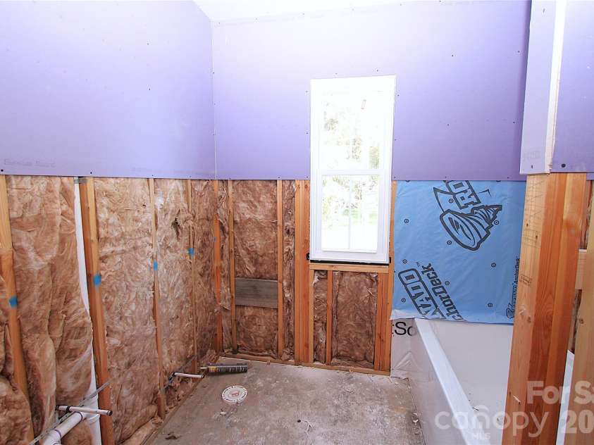 40 Whiskey River Run, Hendersonville, NC 28792.  MLS# CAR4429037, YatesRealty ID 53449. 