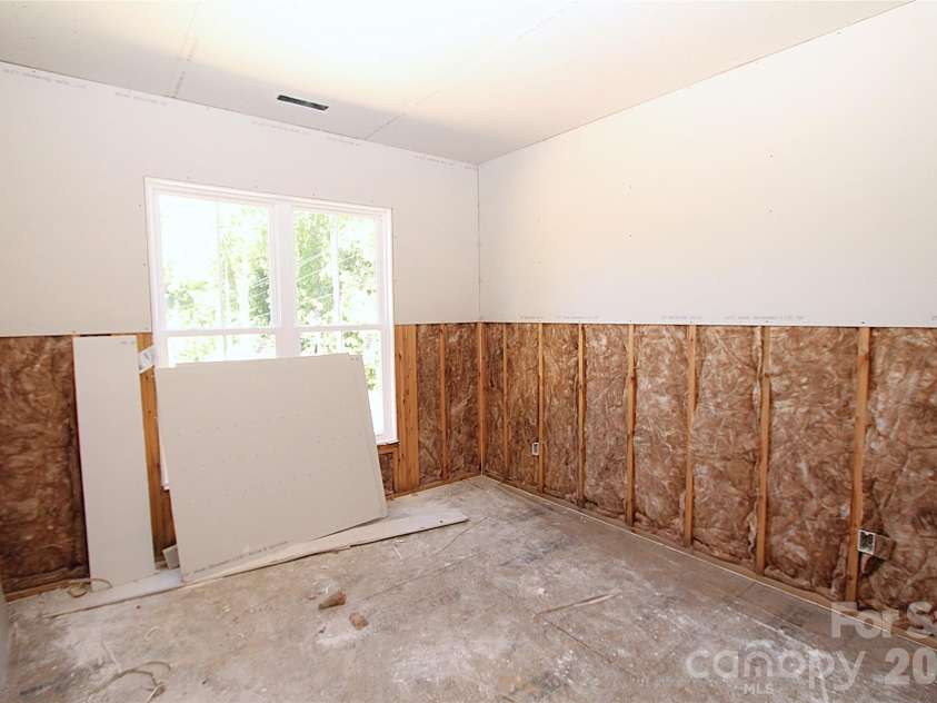 40 Whiskey River Run, Hendersonville, NC 28792.  MLS# CAR4429037, YatesRealty ID 53449. 