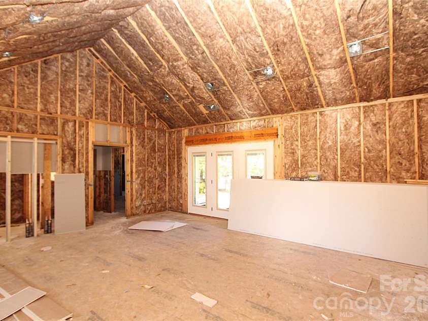40 Whiskey River Run, Hendersonville, NC 28792.  MLS# CAR4429037, YatesRealty ID 53449. Open Floorplan with high ceilings