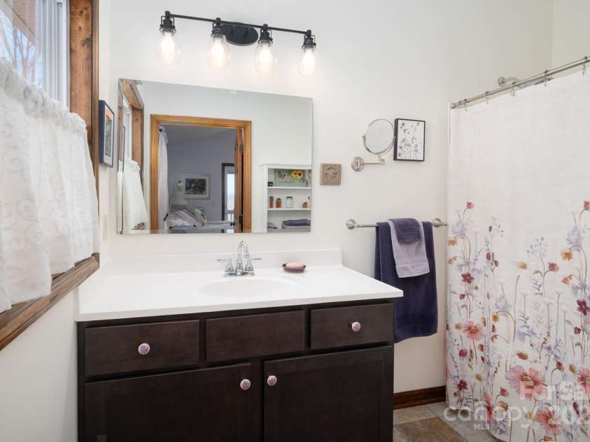 112 Dix Creek Chapel Road, Asheville, NC 28806.  MLS# CAR4226895, YatesRealty ID 5345. Ensuite Bath for Primary