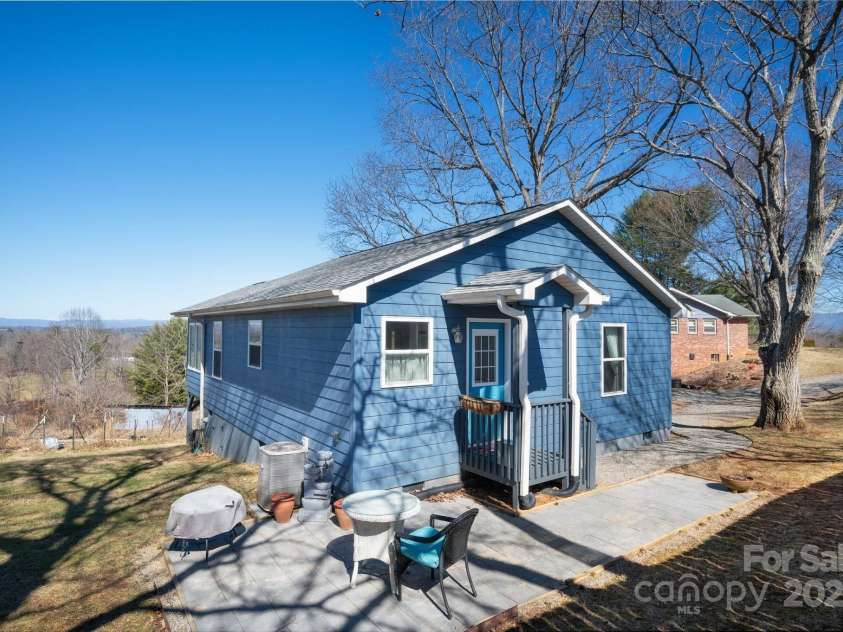 112 Dix Creek Chapel Road, Asheville, NC 28806.  MLS# CAR4226895, YatesRealty ID 5345. Year-round Mountain Views