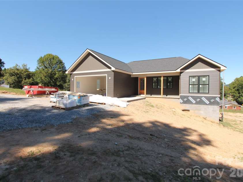 86 Whiskey River Run, Hendersonville, NC 28792.  MLS# CAR4428995, YatesRealty ID 53450. 