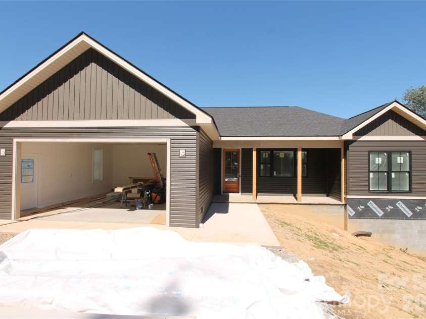 86 Whiskey River Run, Hendersonville, NC 28792.  MLS# CAR4428995, YatesRealty ID 53450. 