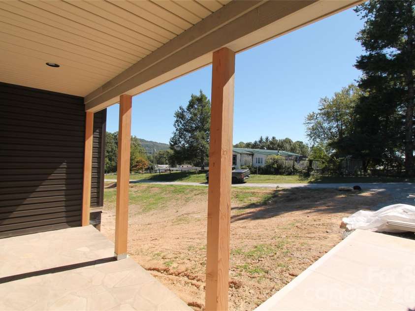86 Whiskey River Run, Hendersonville, NC 28792.  MLS# CAR4428995, YatesRealty ID 53450. 