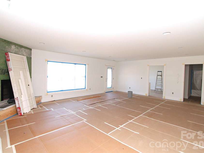 86 Whiskey River Run, Hendersonville, NC 28792.  MLS# CAR4428995, YatesRealty ID 53450. Large rec room