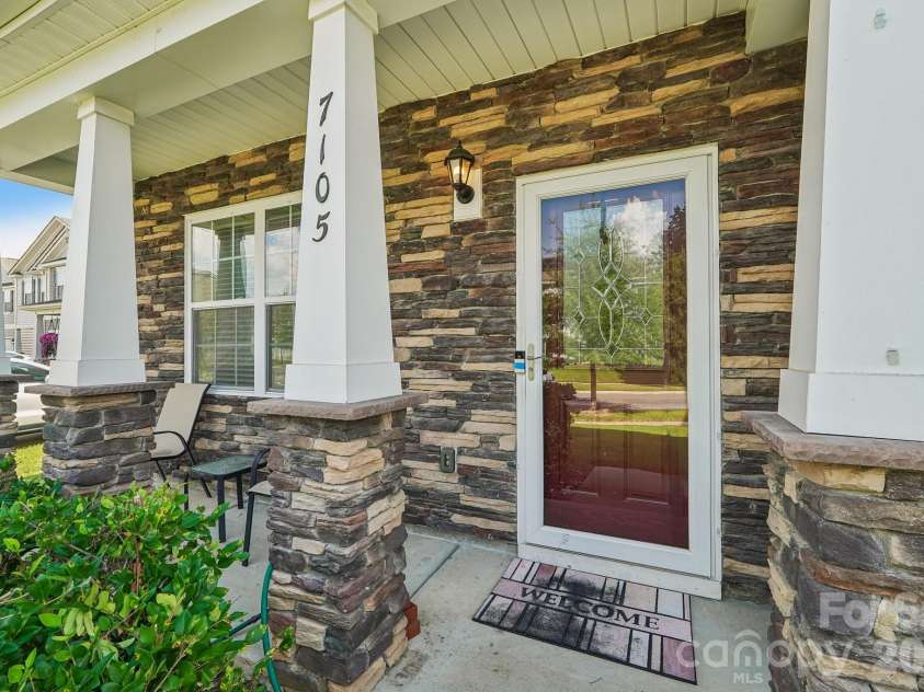 7105 Pennyroyal Way, Charlotte, NC 28216.  MLS# CAR4426419, YatesRealty ID 53454. 