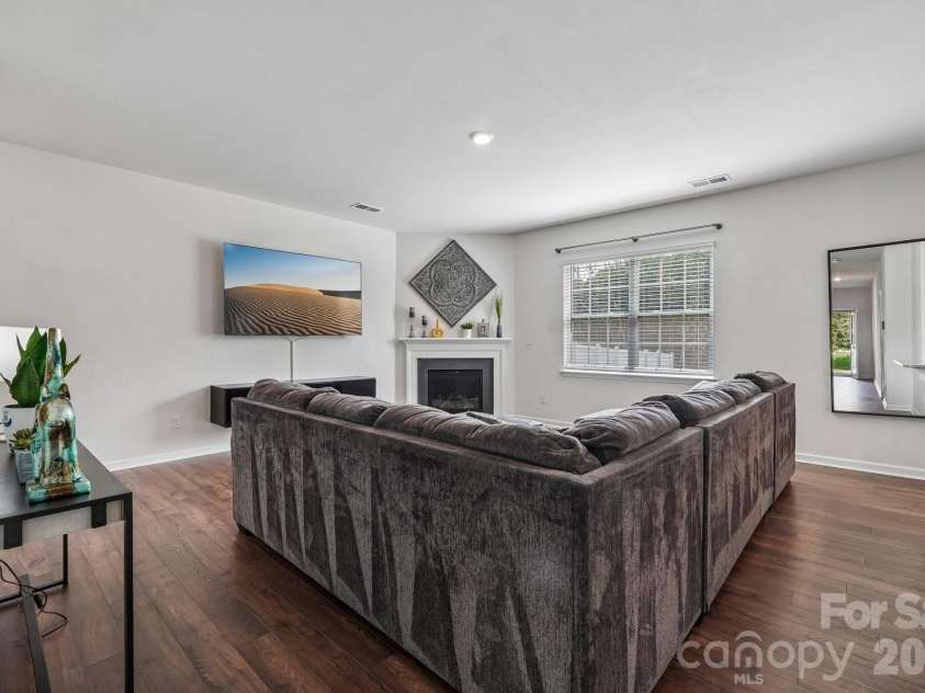 7105 Pennyroyal Way, Charlotte, NC 28216.  MLS# CAR4426419, YatesRealty ID 53454. 