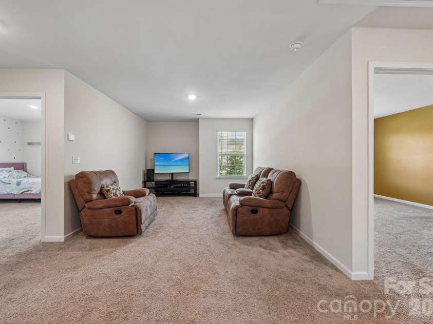 7105 Pennyroyal Way, Charlotte, NC 28216.  MLS# CAR4426419, YatesRealty ID 53454. 
