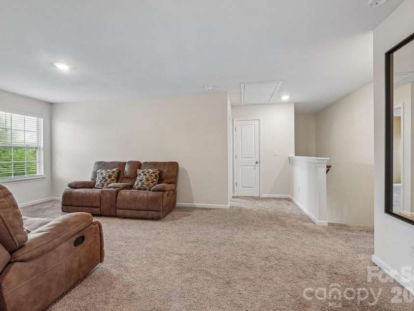 7105 Pennyroyal Way, Charlotte, NC 28216.  MLS# CAR4426419, YatesRealty ID 53454. 