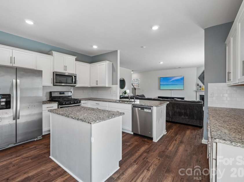 7105 Pennyroyal Way, Charlotte, NC 28216.  MLS# CAR4426419, YatesRealty ID 53454. 