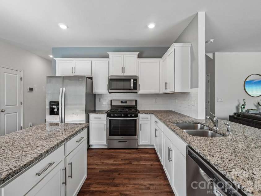 7105 Pennyroyal Way, Charlotte, NC 28216.  MLS# CAR4426419, YatesRealty ID 53454. 