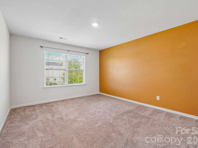 7105 Pennyroyal Way, Charlotte, NC 28216.  MLS# CAR4426419, YatesRealty ID 53454. 