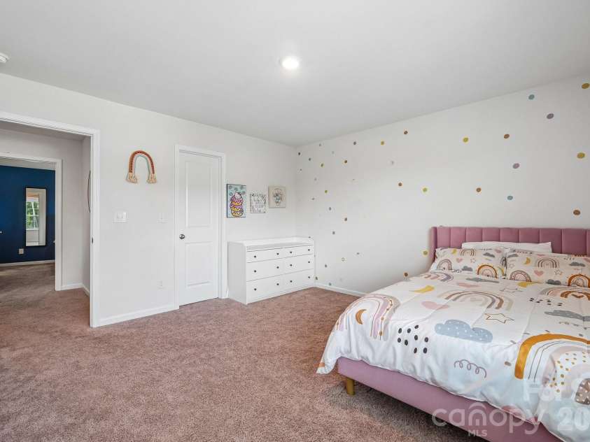 7105 Pennyroyal Way, Charlotte, NC 28216.  MLS# CAR4426419, YatesRealty ID 53454. 