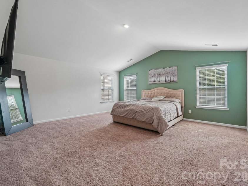 7105 Pennyroyal Way, Charlotte, NC 28216.  MLS# CAR4426419, YatesRealty ID 53454. 