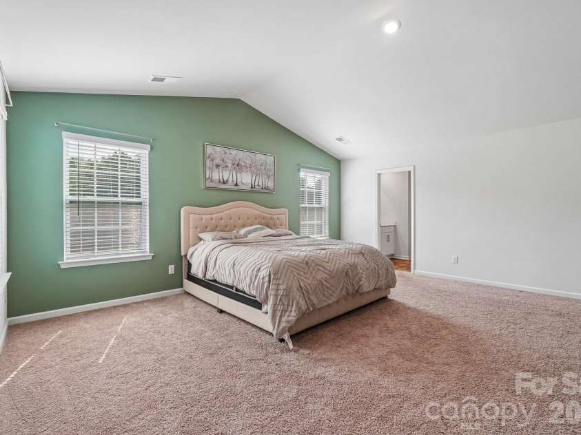 7105 Pennyroyal Way, Charlotte, NC 28216.  MLS# CAR4426419, YatesRealty ID 53454. 