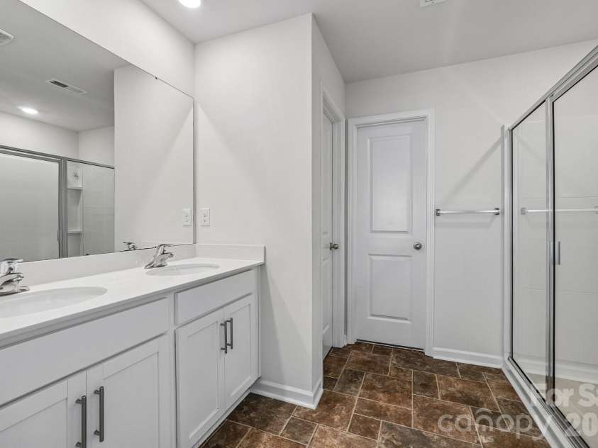 7105 Pennyroyal Way, Charlotte, NC 28216.  MLS# CAR4426419, YatesRealty ID 53454. 