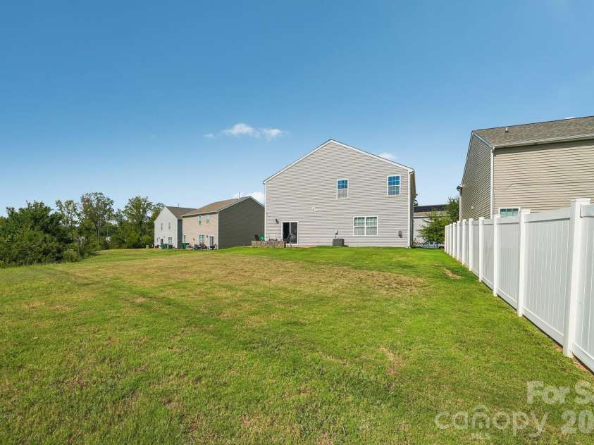7105 Pennyroyal Way, Charlotte, NC 28216.  MLS# CAR4426419, YatesRealty ID 53454. 