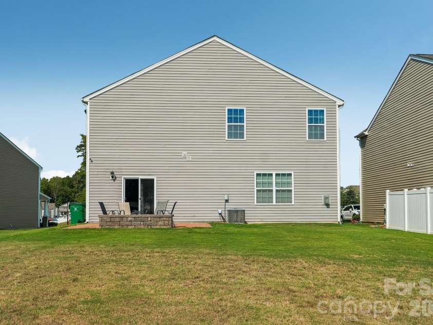 7105 Pennyroyal Way, Charlotte, NC 28216.  MLS# CAR4426419, YatesRealty ID 53454. 
