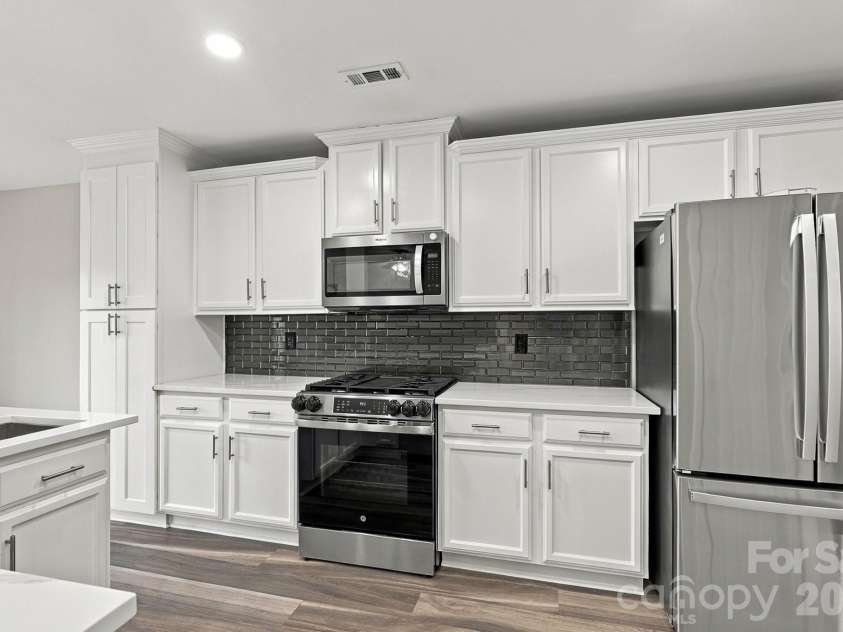 2204 Reid Pointe Avenue, Indian Land, SC 29707.  MLS# CAR4427335, YatesRealty ID 53455. Kitchen