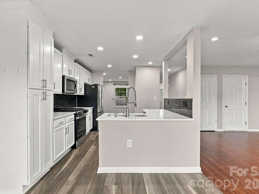2204 Reid Pointe Avenue, Indian Land, SC 29707.  MLS# CAR4427335, YatesRealty ID 53455. Kitchen