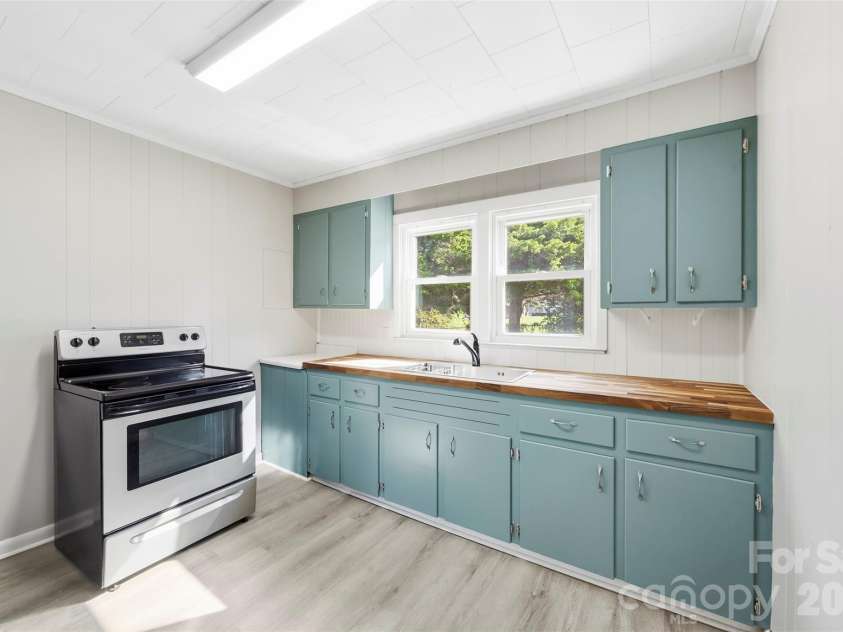 3732 Jenkins Road, Clover, SC 29710.  MLS# CAR4428049, YatesRealty ID 53460. 