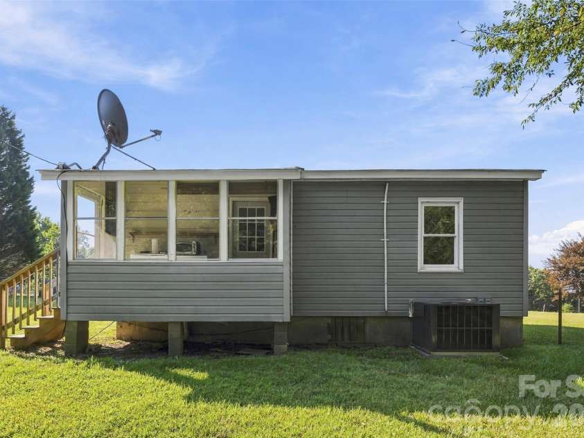 3732 Jenkins Road, Clover, SC 29710.  MLS# CAR4428049, YatesRealty ID 53460. 