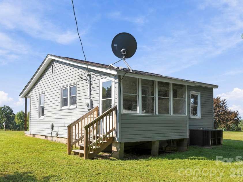 3732 Jenkins Road, Clover, SC 29710.  MLS# CAR4428049, YatesRealty ID 53460. 