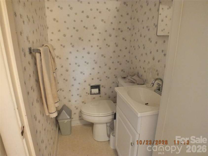 1104 Crestfield Drive, Lancaster, SC 29720.  MLS# CAR4427581, YatesRealty ID 53462. 