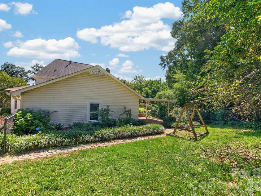 1058 13th Avenue Place, Hickory, NC 28601.  MLS# CAR4429107, YatesRealty ID 53463. Back