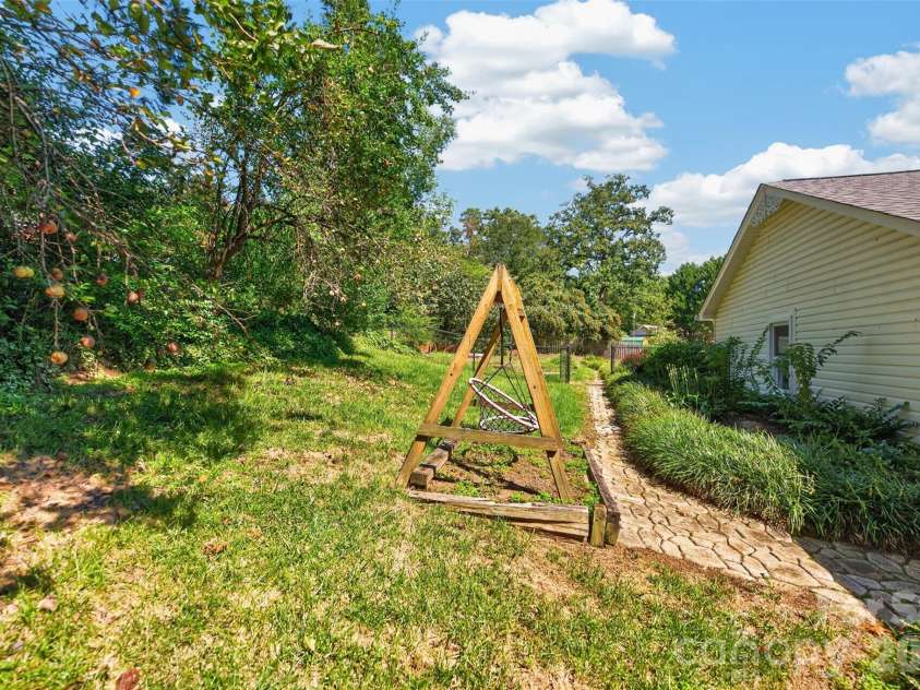 1058 13th Avenue Place, Hickory, NC 28601.  MLS# CAR4429107, YatesRealty ID 53463. Back Yard
