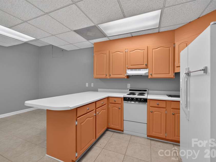 1058 13th Avenue Place, Hickory, NC 28601.  MLS# CAR4429107, YatesRealty ID 53463. Basement Kitchen