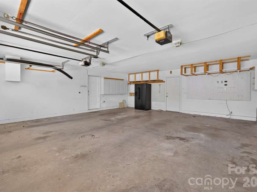 1058 13th Avenue Place, Hickory, NC 28601.  MLS# CAR4429107, YatesRealty ID 53463. Garage