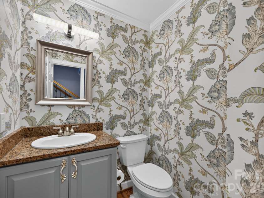 1058 13th Avenue Place, Hickory, NC 28601.  MLS# CAR4429107, YatesRealty ID 53463. Guest Bath