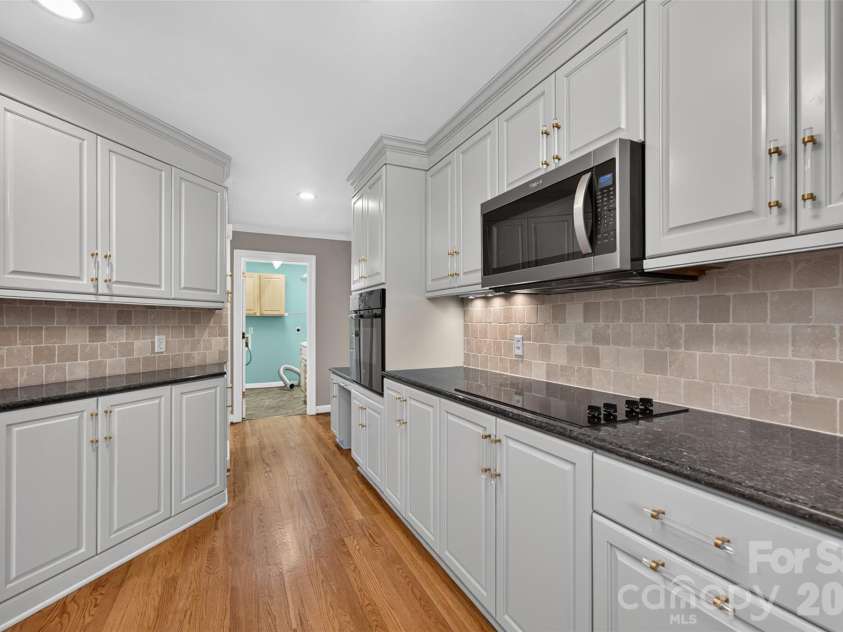 1058 13th Avenue Place, Hickory, NC 28601.  MLS# CAR4429107, YatesRealty ID 53463. Kitchen