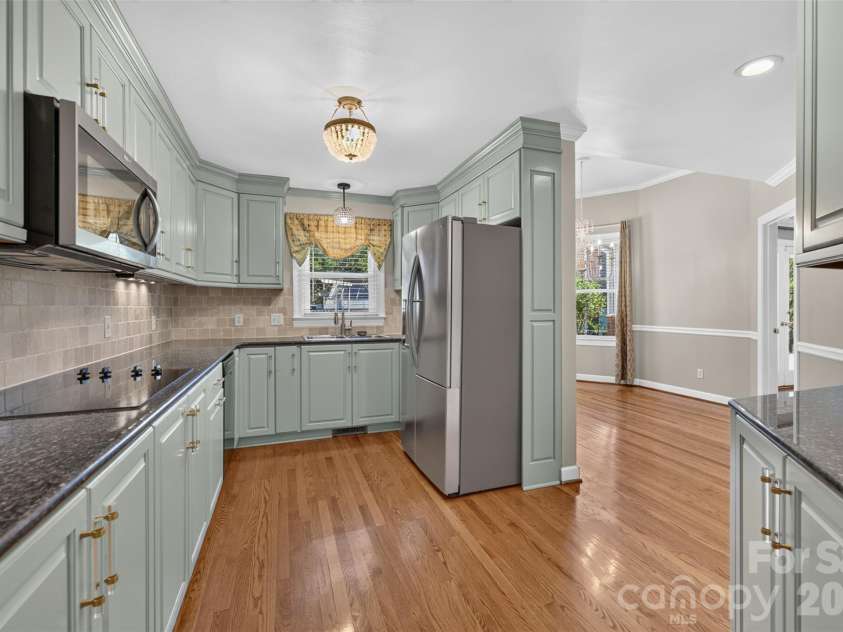 1058 13th Avenue Place, Hickory, NC 28601.  MLS# CAR4429107, YatesRealty ID 53463. Kitchen