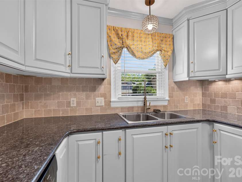 1058 13th Avenue Place, Hickory, NC 28601.  MLS# CAR4429107, YatesRealty ID 53463. Kitchen