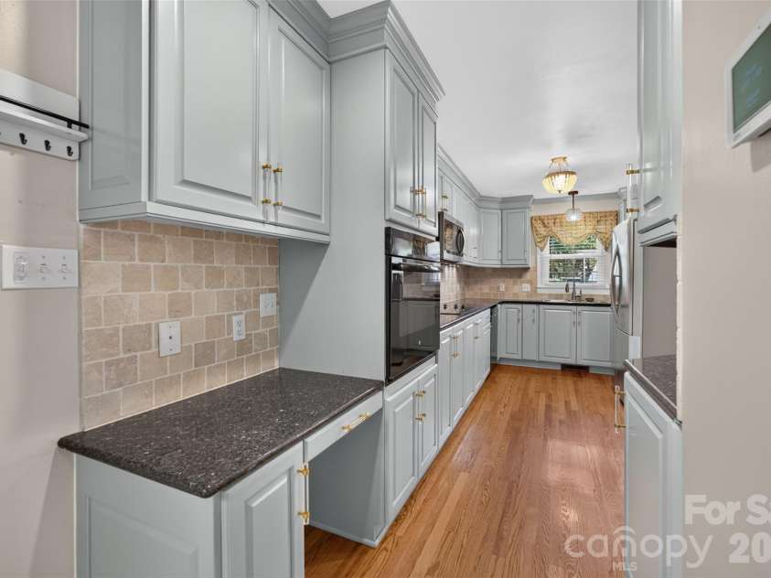 1058 13th Avenue Place, Hickory, NC 28601.  MLS# CAR4429107, YatesRealty ID 53463. Kitchen