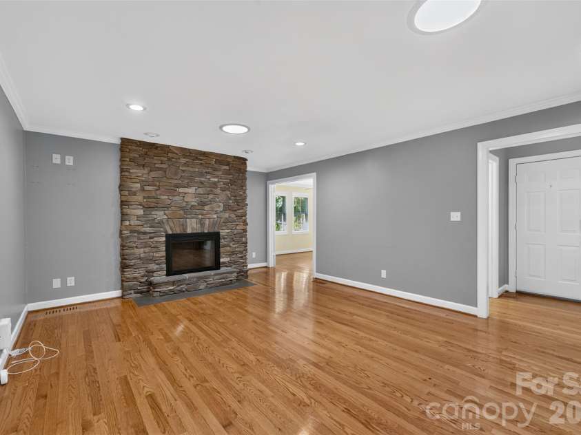 1058 13th Avenue Place, Hickory, NC 28601.  MLS# CAR4429107, YatesRealty ID 53463. Living Room