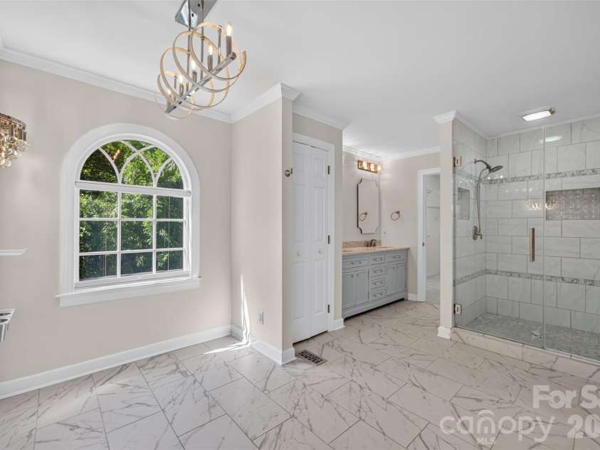 1058 13th Avenue Place, Hickory, NC 28601.  MLS# CAR4429107, YatesRealty ID 53463. Primary Bath Dressing area